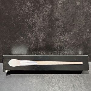 Fenty $32 Beauty Precision Highlighter Brush 135